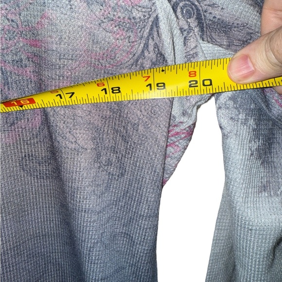 Appropriate Behavior Silver Baroque Scroll Print Long Sleeve Top – Size 1X - Picture 11 of 11